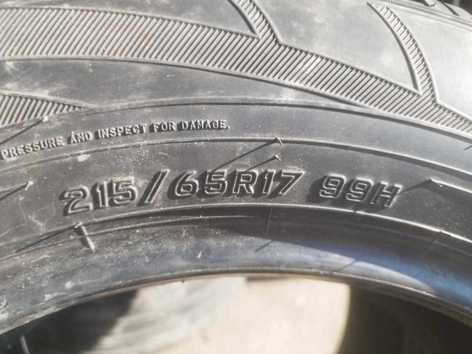2 зимни гуми 215/65/17