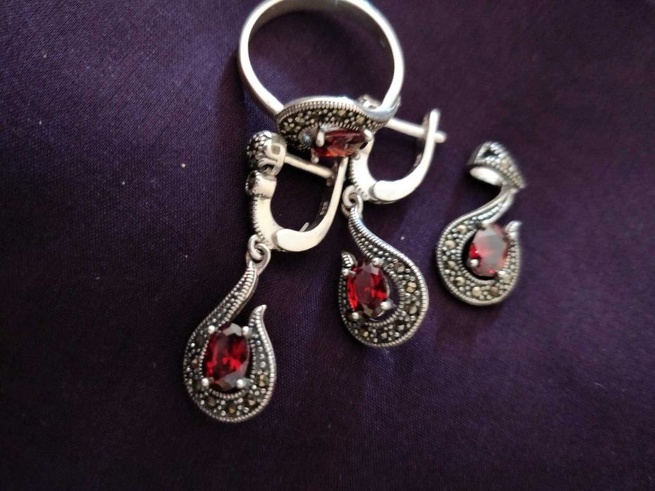 set complet din argint 925 cu marcasite si granat