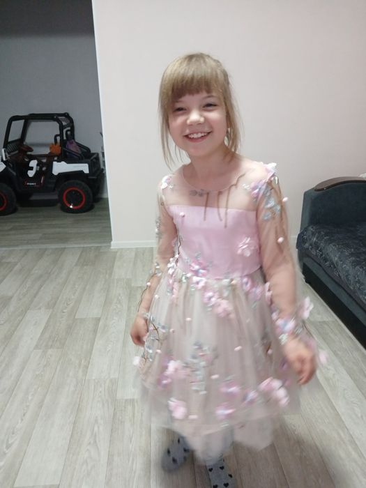 Продам праздничные платья.