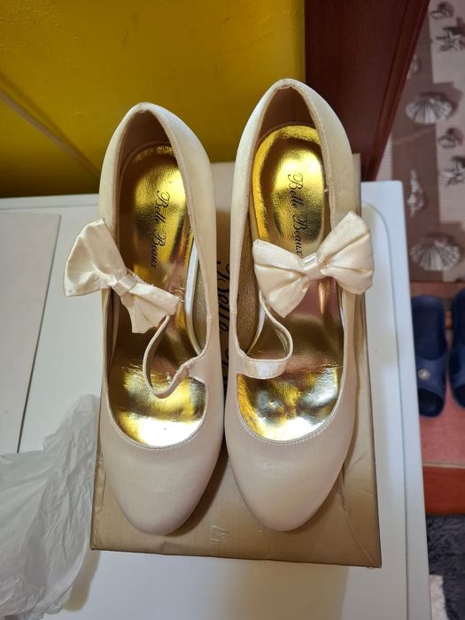 Vand Pantofi De Satin Marime 38