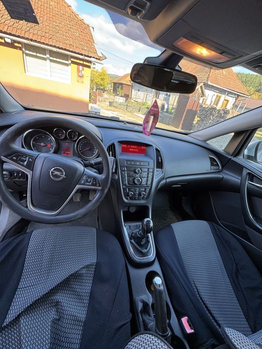 Opel Astra J  – 2011