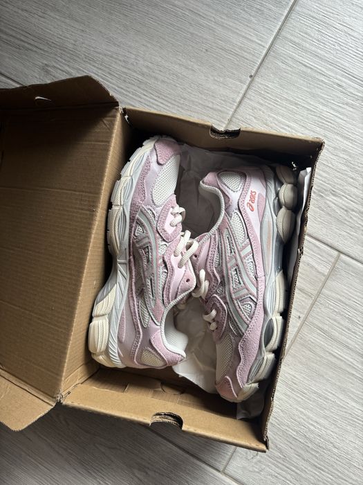 Asics gel nyc  cream rose