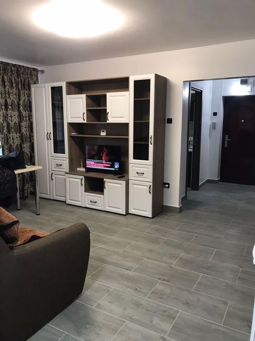 Închiriez apartament zona Unirii