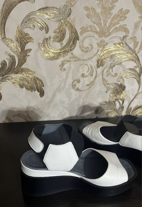 Продам босоножки