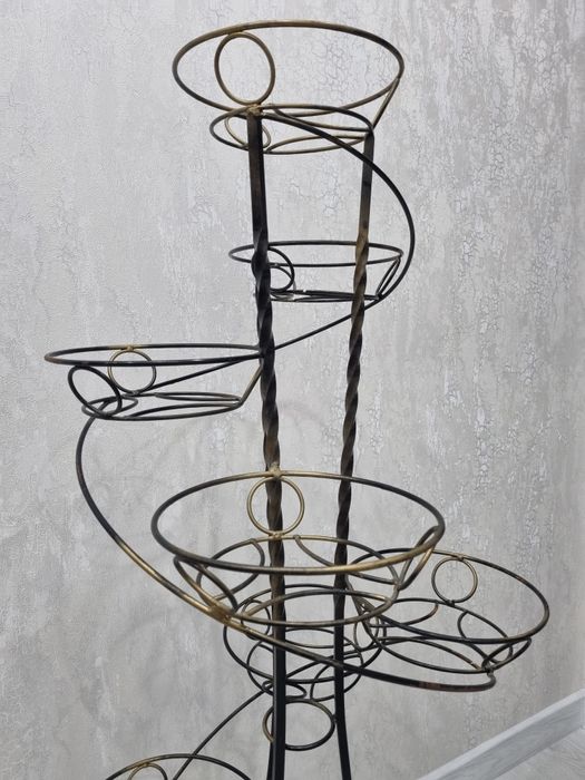 Кованная поставка под цветы на 9ть горшков