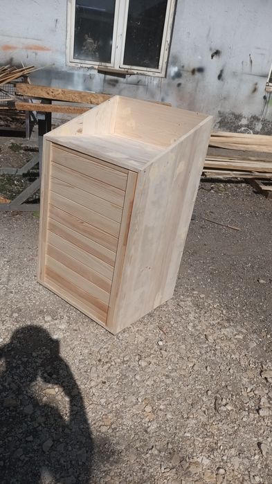 Стелажи,  шкафове,  етажерки