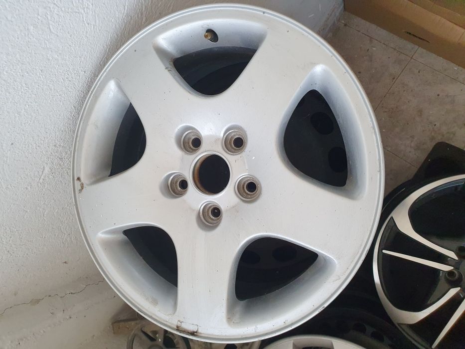 O janta aliaj , una bucata , o bucata vw , audi ,mercedes, seat ,skoda