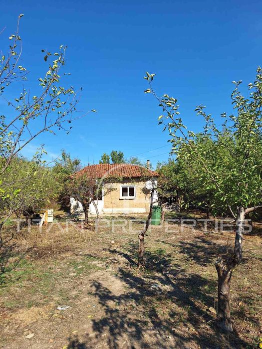 Къща в село Леново