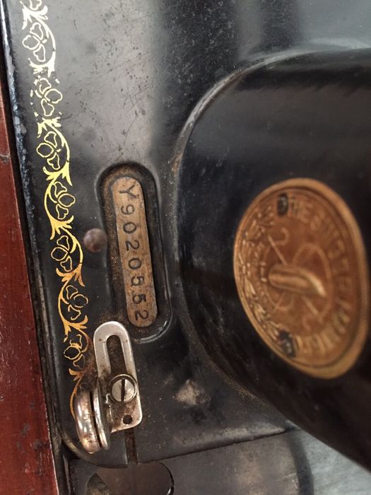 Masina de cusut Singer~foarte veche dar in stare perfecta de functione