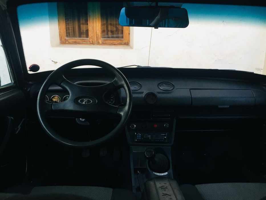Vaz 21011 sotiladi srocni