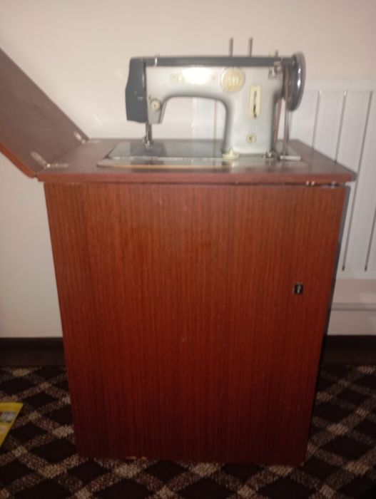 Чайка тикув машинками сотилади