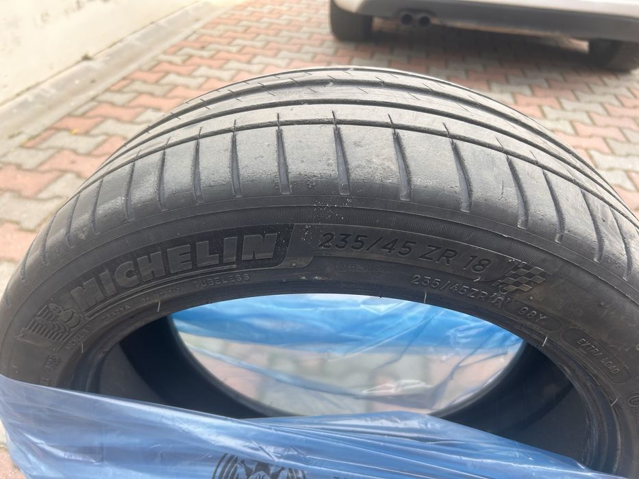 Set anvelope vara Michelin Pilot Sport 4 impecabile + anvelopa cadou