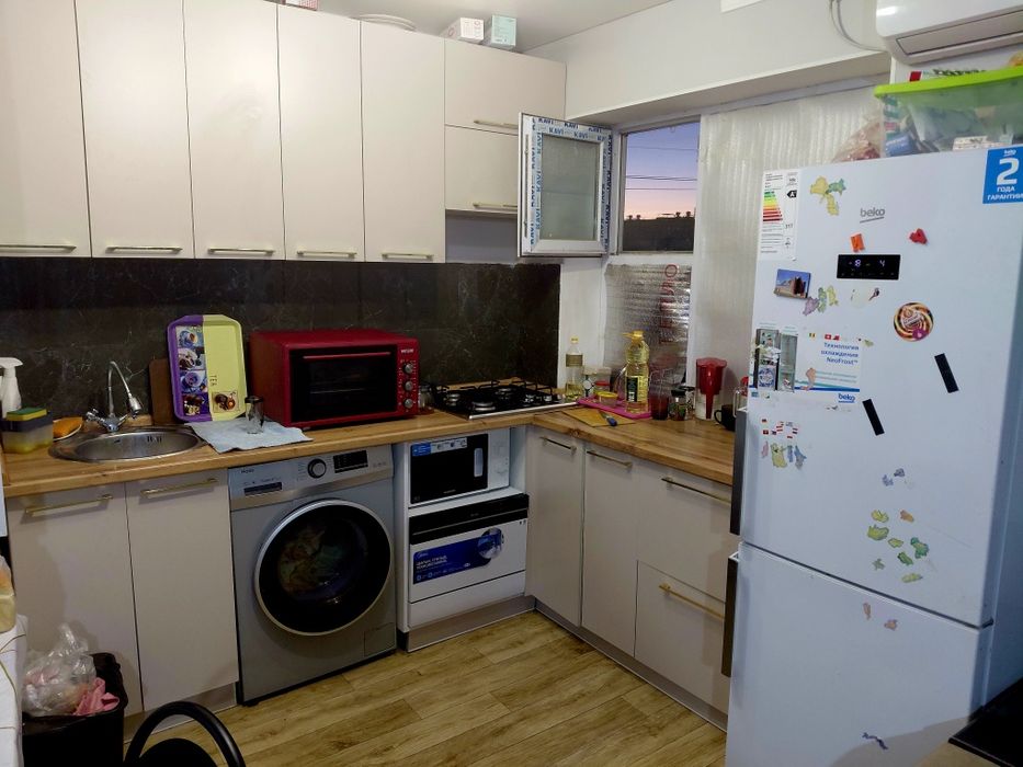 Продам 3 комн 6 мкр 4 эт