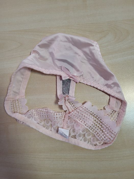 Сатенени прашки с декоративна панделка и дантелен гръб