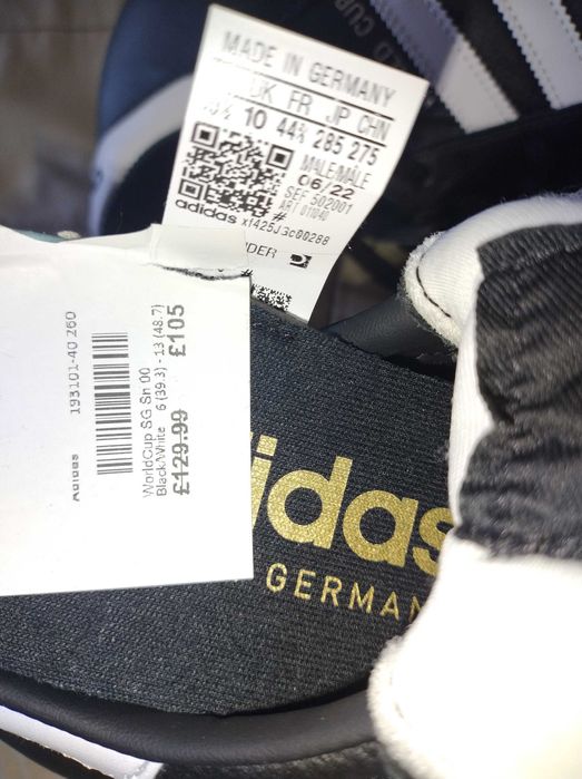 Футболни обувки чисто нови