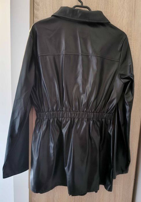 Черни кожени палта в отлично състояние, размер S - по 20 лв.