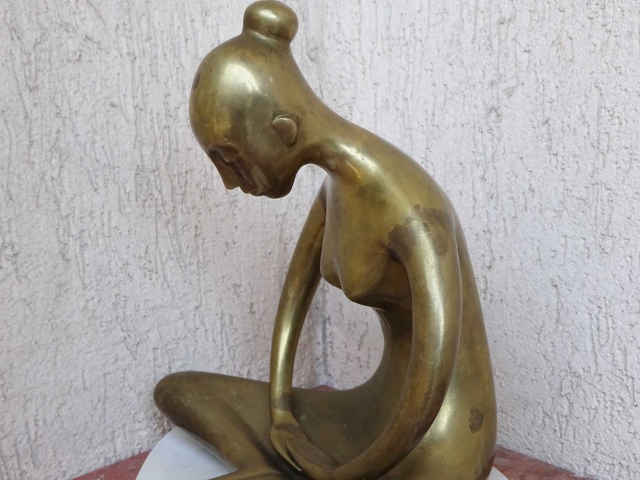 Statueta Yoga 'asiatica meditand' - Piesa simbolica Superba