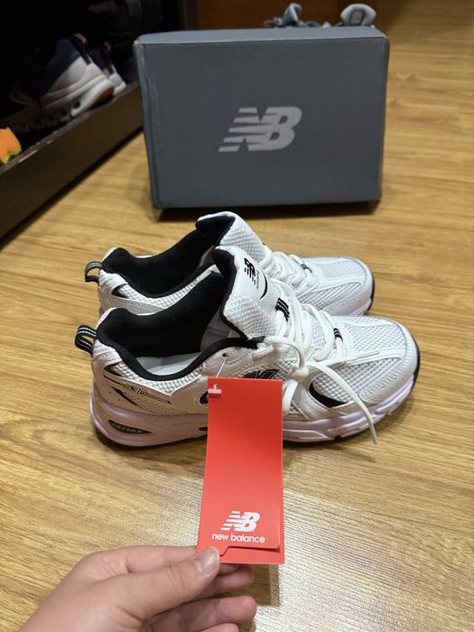 кроссовки уни НБ 530