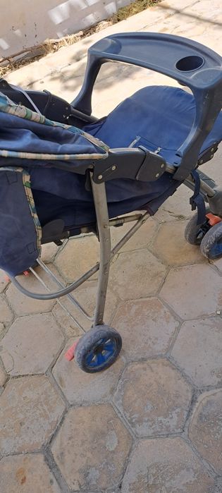 Детская коляска. Не китайская. Удобная в использовании. Ремни  безопас
