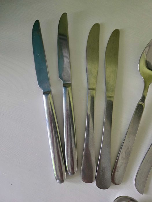 Прибори за хранене , вилици , лъжици ножове