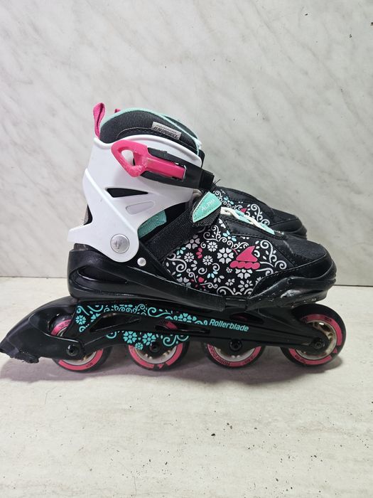 Role Roller Blade reglabile marimea 33-34-35-36-37 si 38.