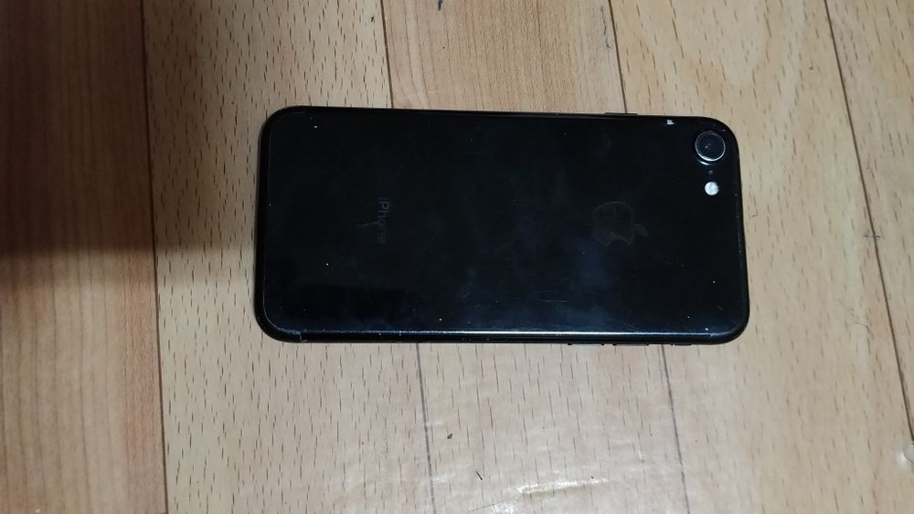 Продам айфон 7 на запчасти