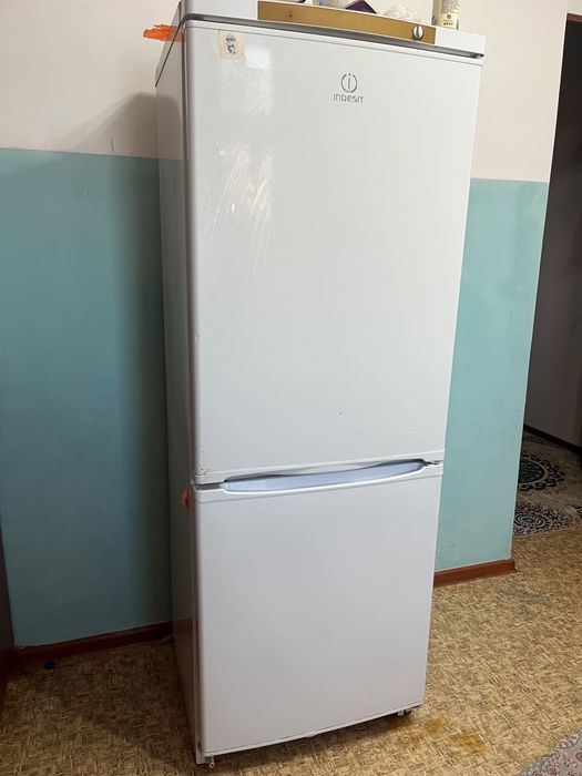 холодильник INDESIT