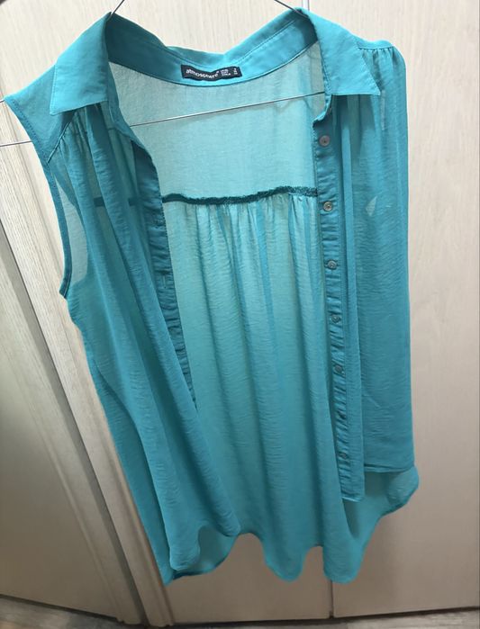 Se vand haine de calitate purtate maxim o data.