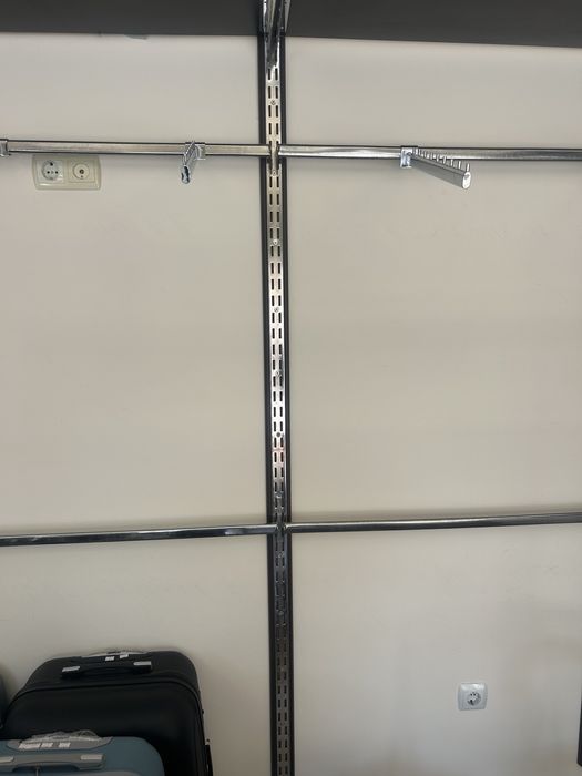 Оборудване за магазин за дрехи-щендери, манекени, закачалки, рафтове