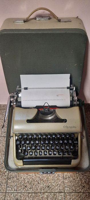 Mașină de scris Olympia SM4 impecabilă