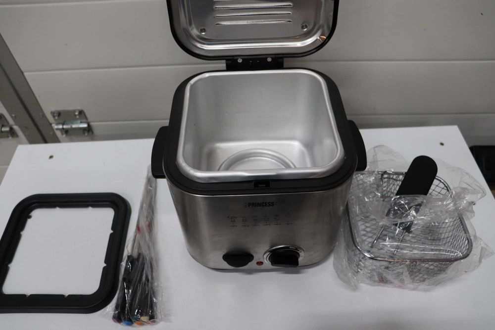 Фритюрник Princess, комплект за фондю, 1.2л, 840W, Лек ДЕФЕКТ