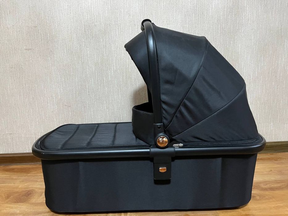 Продам коляску в отличном состочнии 3в1