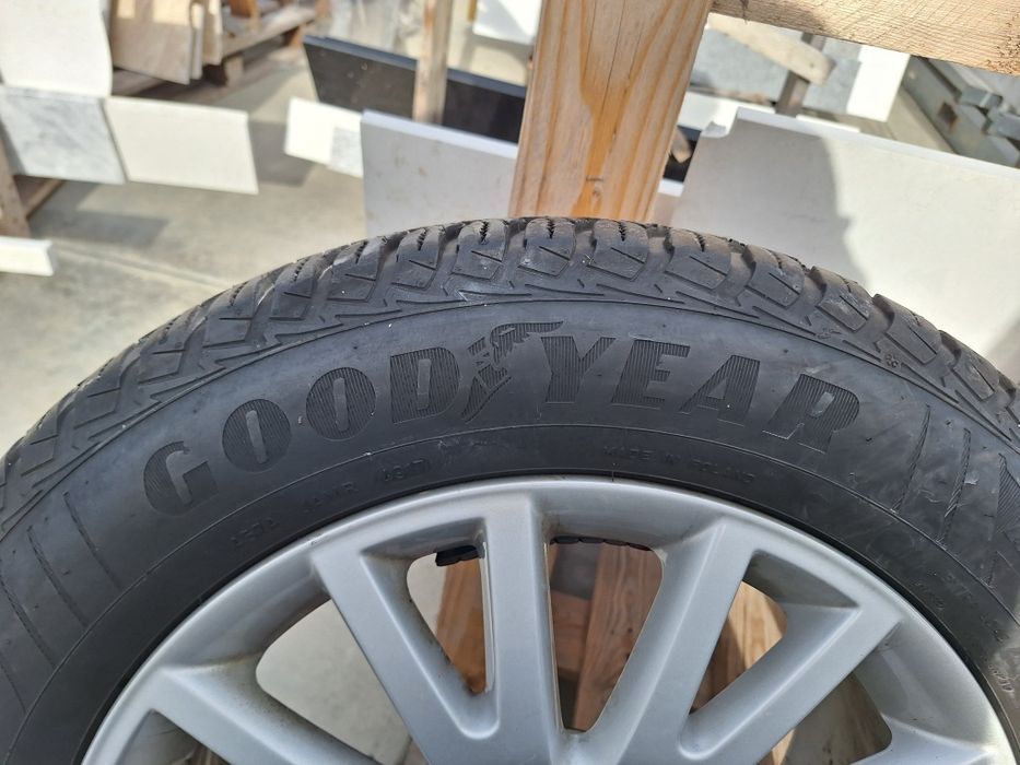 Vând Jante+Anvelope de Iarna M+S Model: GoodYear 235/55 R17