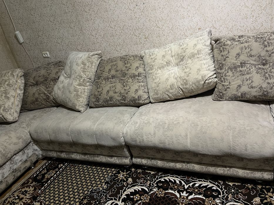 Продается большой диван