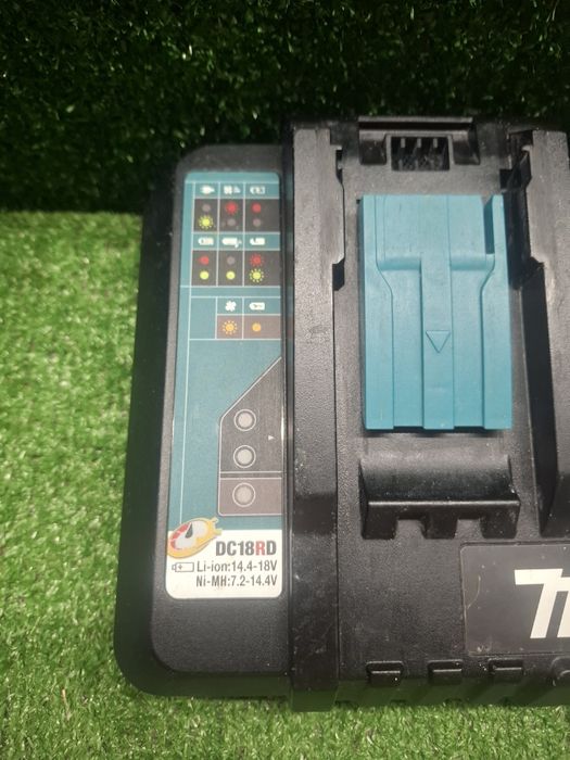 Бързо двойно зарядно на Makita