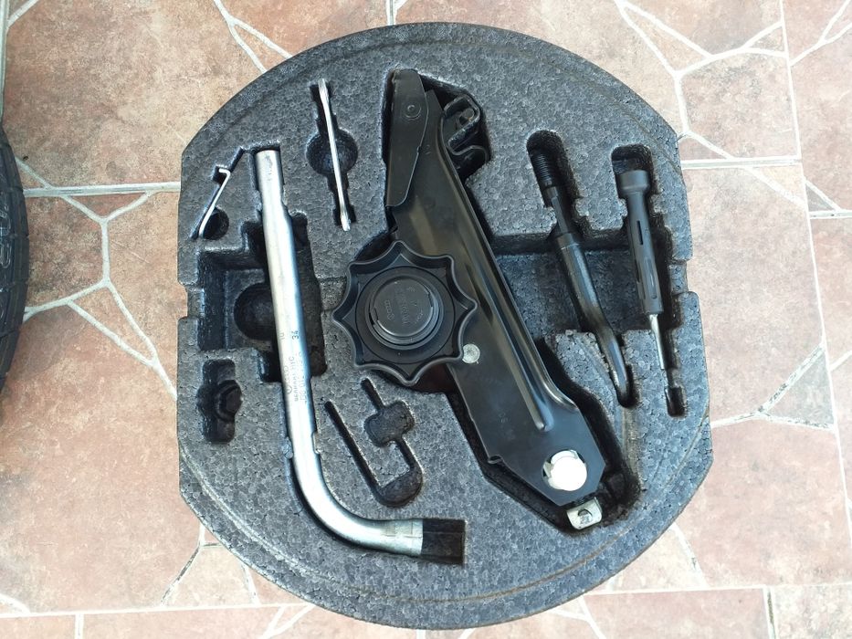 Roata rezerva slim cric cheie de vw,audi,seat,skoda