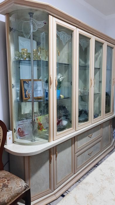 12 talik stol-stul yong‘oq daraxtidan.
Oq rangli servant MDF materiald