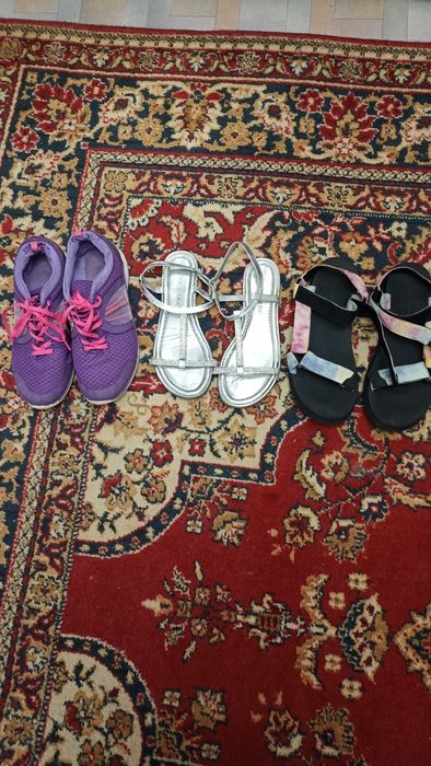 Обувь,размер 38-39,, кроссовки новые,,босоножки на черной подошве новы