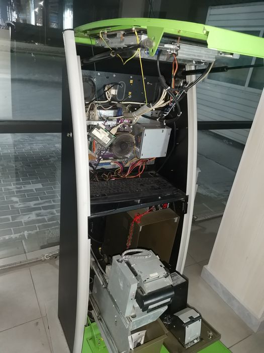 Продам платёжный терминал Qiwi