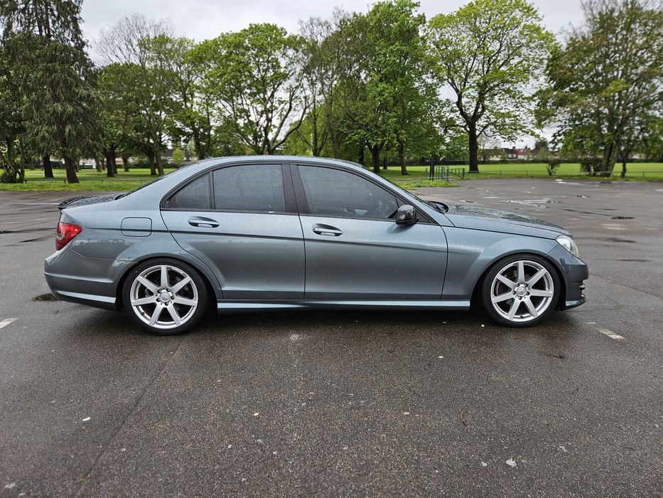 Dezmembrez Mercedes C220 CDI...Motor...Far...Bară...Jante...Triplă...