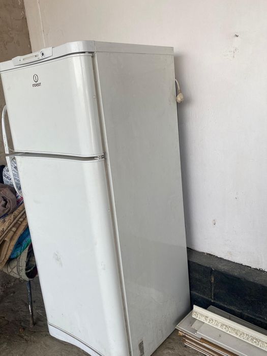 Холодильник  Indesit