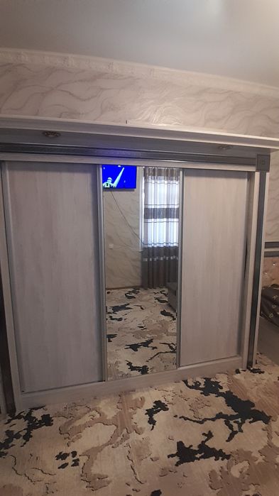 Ётокхона мебели сотилади.Дивани 170га 220.2та тумбичкаси  тримоси бор.