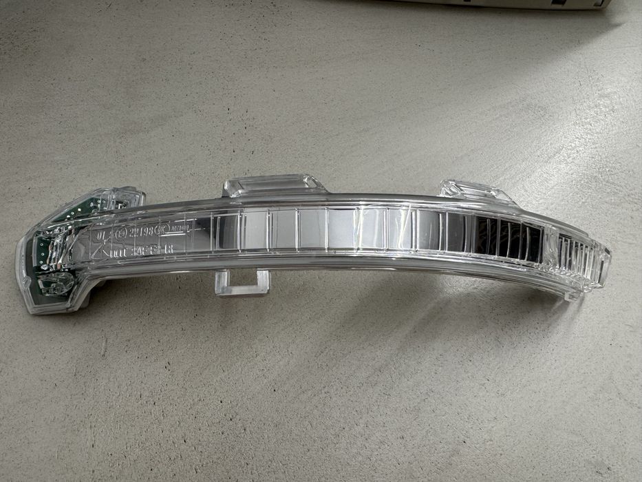Lampa semnalizare LED pentru oglinda VW Passat B8 partea stanga