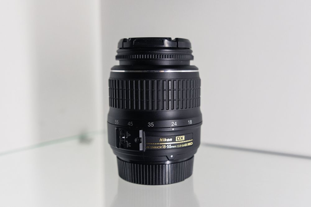 Nikon D3200 + obiectiv 18-55mm f3.5-5.6