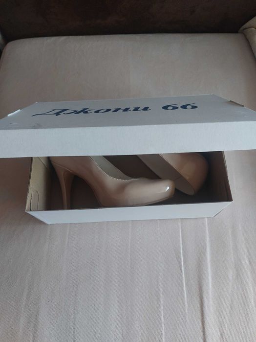 Обувки на висок ток