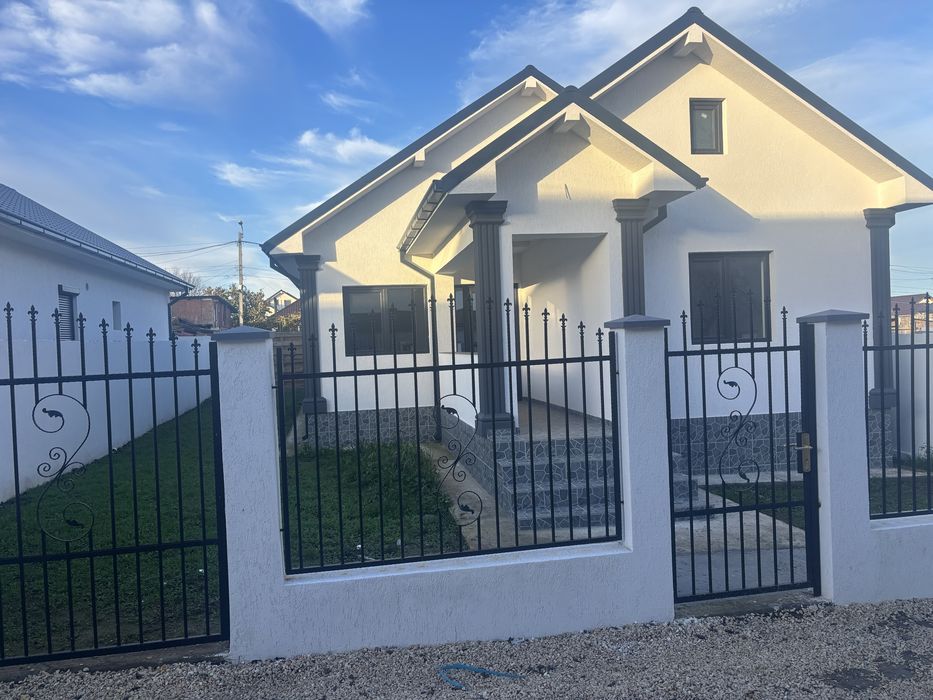 Vand casa 4 camere navodari zona linistita