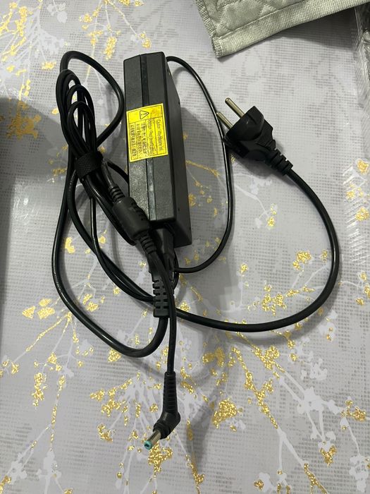 Ноутбук Acer aspire E1