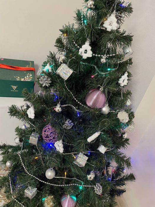 Елка с игрушками