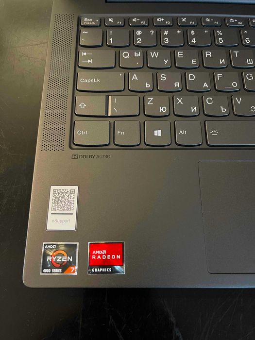 Лаптоп Lenovo 14" с алуминиев корпус и Windows 11