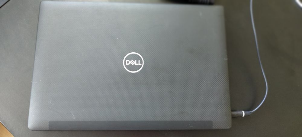 Продавам лаптоп Dell 7490